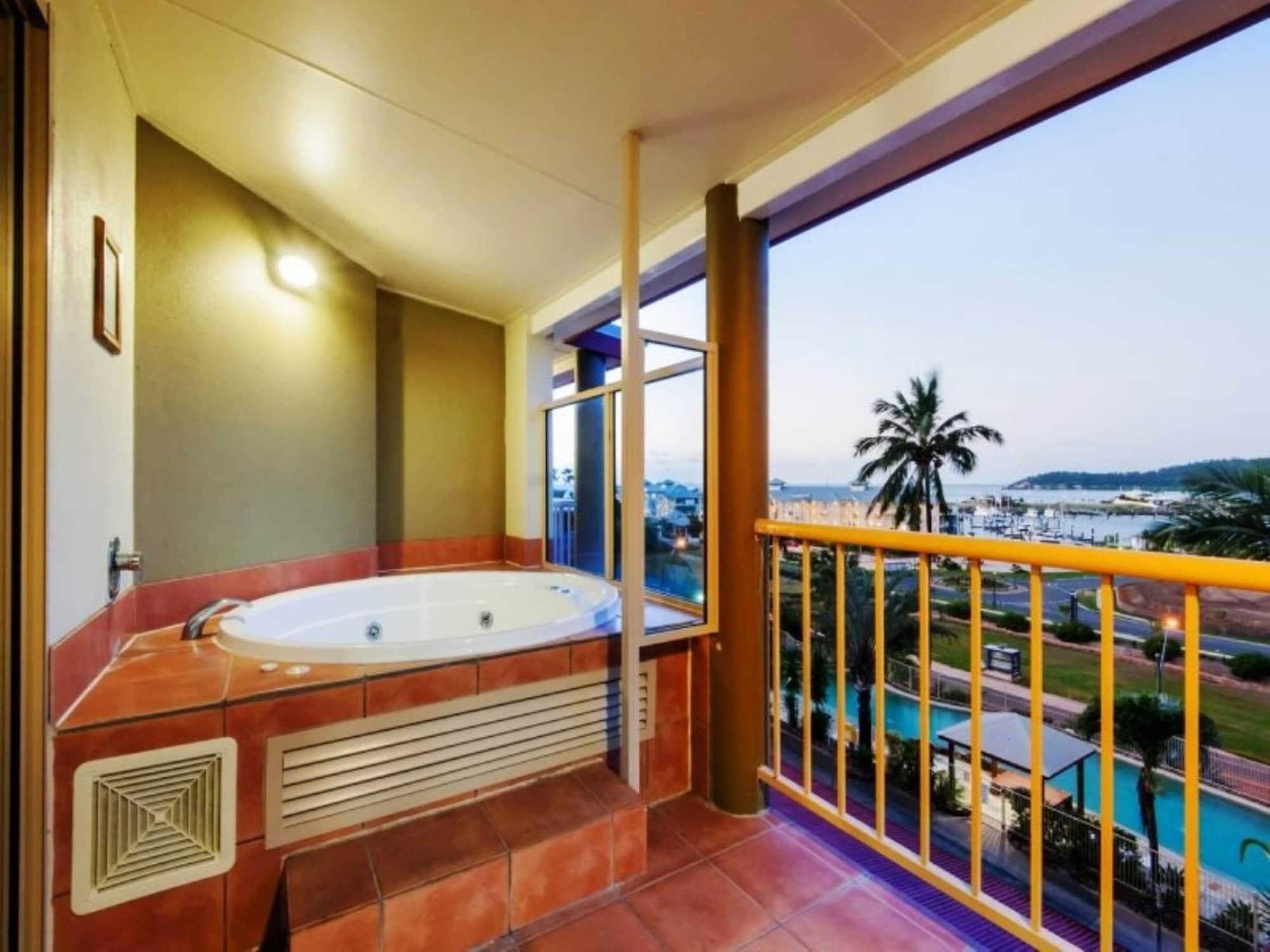At Boathaven Bay Holiday Apartments Airlie Beach Exterior photo